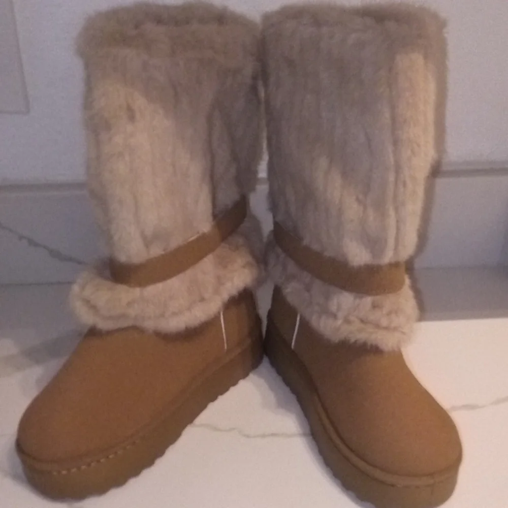 Cozy‎ Tan Fur-Lined Women's Boots
